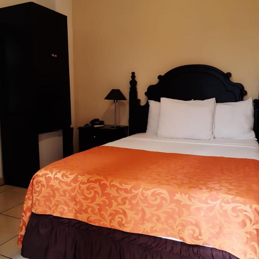 Hotel Villa Florencia Zona Rosa Сан-Сальвадор Экстерьер фото